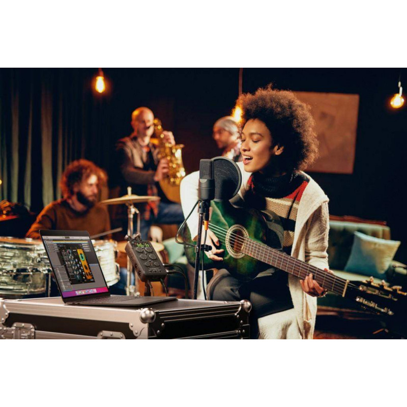 IK Multimedia IRIG PRO QUATTRO I/O Interface audio y midi 4 entradas