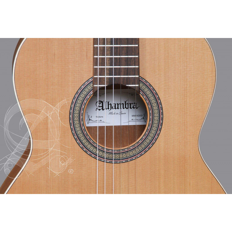 Guitarra clásica Alhambra Z-Nature de la Serie Estudio con tapa de cedro macizo y acabado mate.