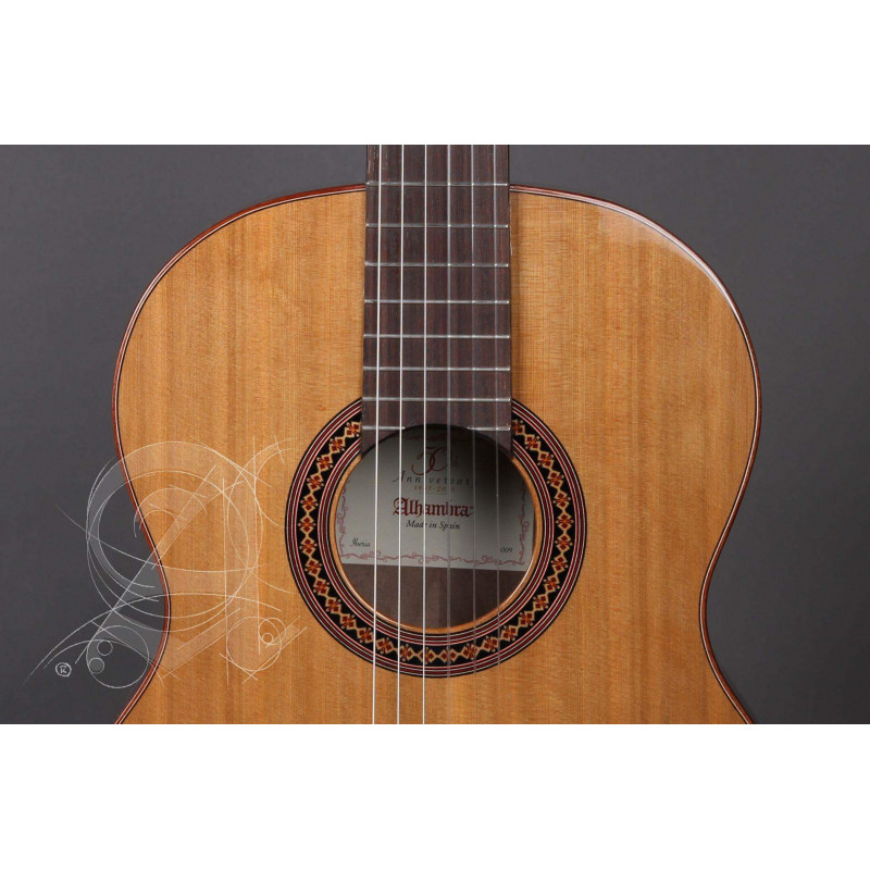 Guitarra clásica Alhambra Iberia Ziricote con tapa maciza de cedro, cuerpo de ziricote y diapasón de palosanto.