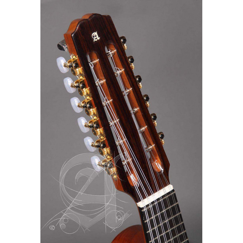 Bandurria Alhambra B-4P un instrumento tradicional con tapa de Cedro macizo y aros y fondo de Palosanto de India.