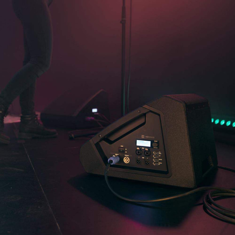 MON 15 A G3 Monitor escenario amplificado, Negro