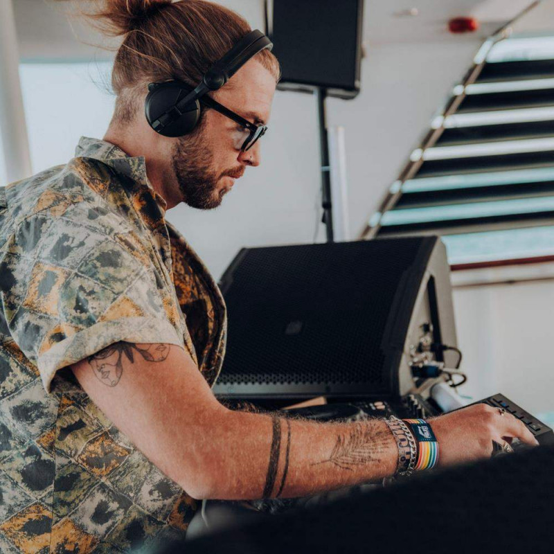 MON 15 A G3 Monitor escenario amplificado, Negro